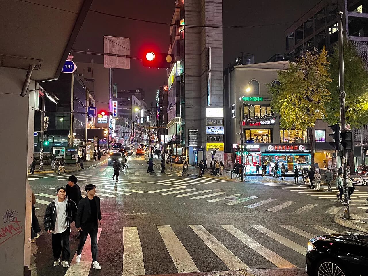 Itaewon & Hannam: Global Food, Rooftop Bars & HYBE